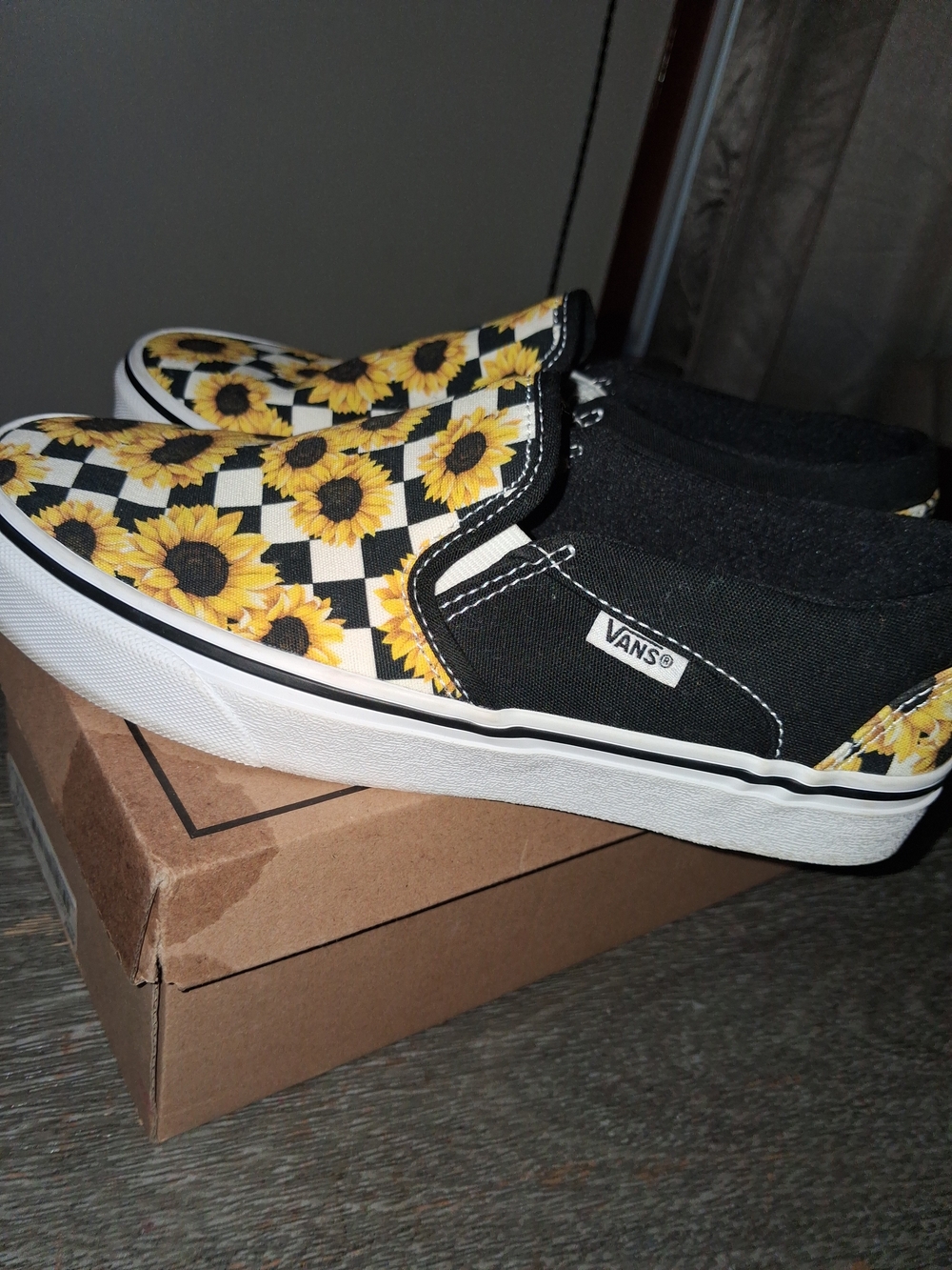Vans Slip-On Sneakers Black White Yellow Sunflower Print - Picture 5 of 8